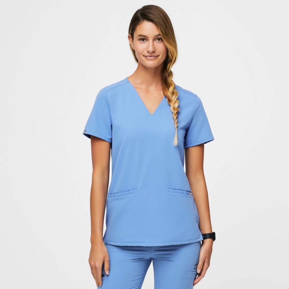 Casma Three-Pocket Scrub Top- XS